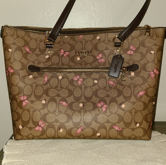 Coach Handbags - Coach Butterfly Purse🦋  🦋
